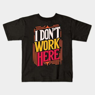 I Don't Work Here v3 Kids T-Shirt